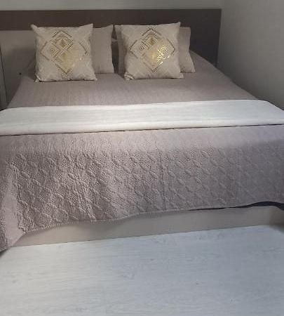 Agreable Chambre Double Avec Salle D'Eau Privative Le Mesnil-Theribus Bagian luar foto