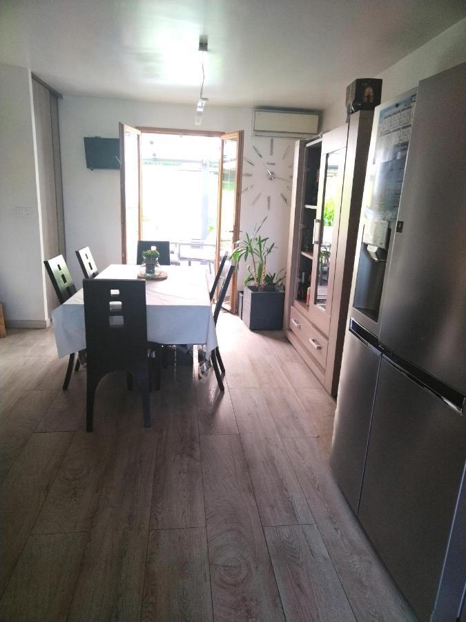 Agreable Chambre Double Avec Salle D'Eau Privative Le Mesnil-Theribus Bagian luar foto